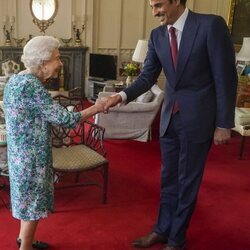 La Reina Isabel saludando al Emir de Catar en Windsor Castle