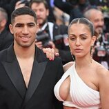 Hiba Abouk y Achraf Hakimi en el Festival de Cannes 2022