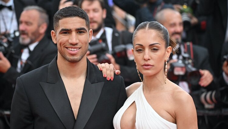 Hiba Abouk y Achraf Hakimi en el Festival de Cannes 2022