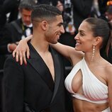 Achraf Hakimi e Hiba Abouk en el Festival de Cannes 2022