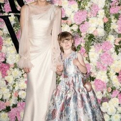 Charlene de Mónaco y Gabriella de Mónaco en los Monte-Carlo Fashion Awards