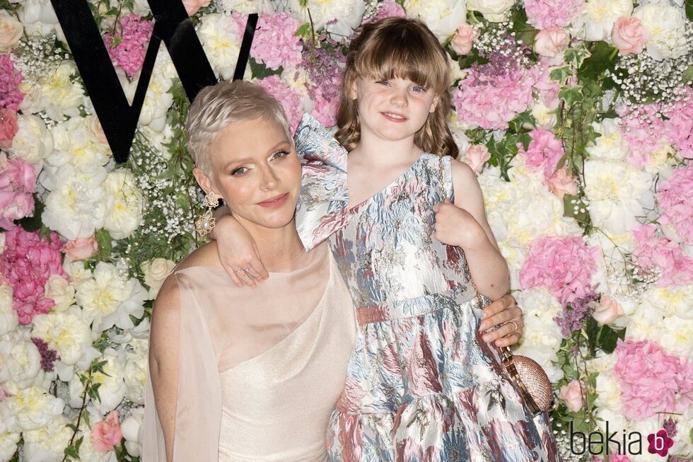 Charlene de Mónaco y su hija Gabriella de Mónaco en los Monte-Carlo Fashion Awards