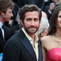 Jake Gyllenhaal y Jeanne Cadieu en la premiere de 'The Innocents' en Cannes 2022