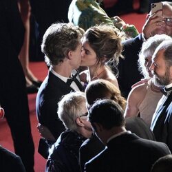 Kaia Gerber y Austin Butler besándose en el estreno de 'Elvis' en el Festival de Cannes 2022