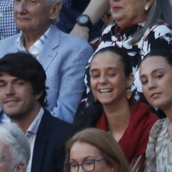 Victoria Federica con un amigo y Rocío Laffon en los toros