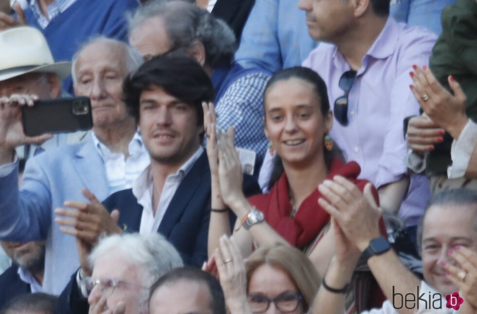 Victoria Federica con un amigo en los toros