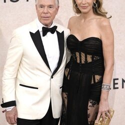 Tommy Hilfiger y Dee Ocleppo en la gala amfAR en el Festival de Cannes 2022