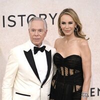 Tommy Hilfiger y Dee Ocleppo en la gala amfAR en el Festival de Cannes 2022