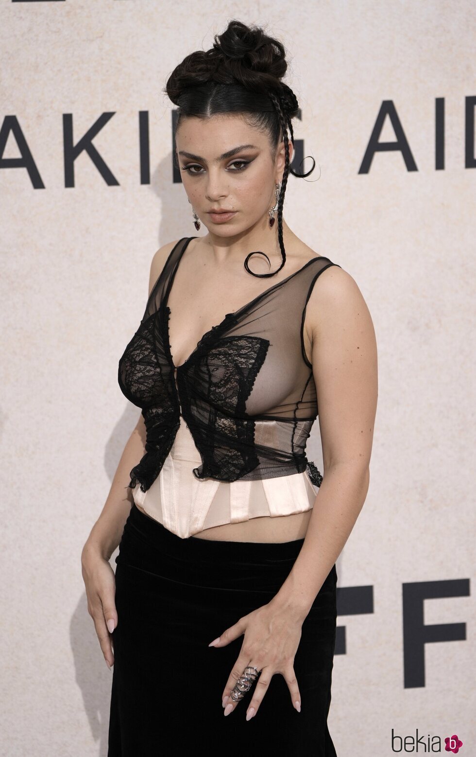 Chali XCX en la gala amfAR en el Festival de Cannes 2022