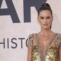 Izabel Goulart en la gala amfAR en el Festival de Cannes 2022