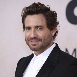 Edgar Ramirez en la gala amfAR en el Festival de Cannes 2022