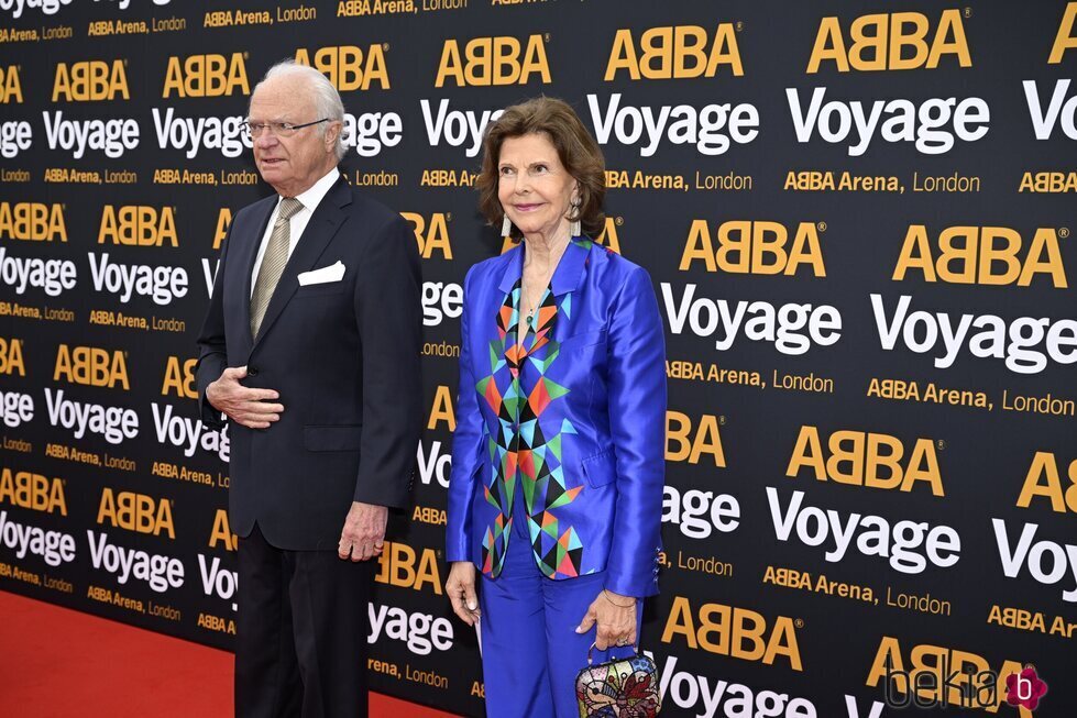 Carlos Gustavo y Silvia de Suecia en el estreno de 'Voyage', el nuevo espectáculo de ABBA