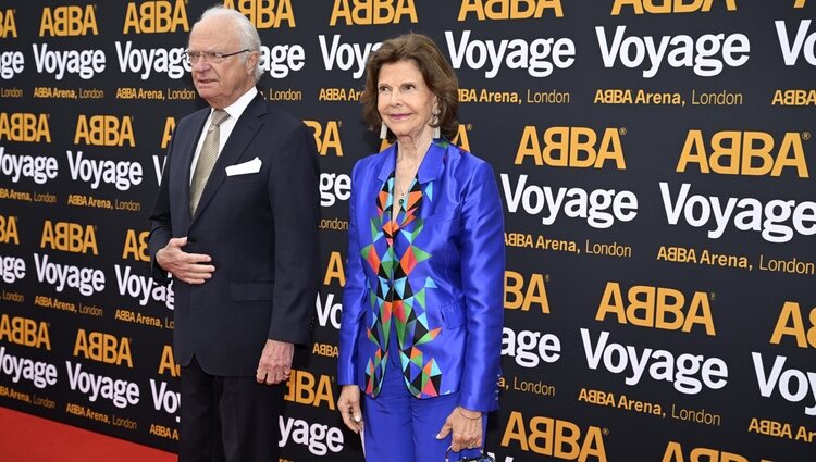 Carlos Gustavo y Silvia de Suecia en el estreno de 'Voyage', el nuevo espectáculo de ABBA