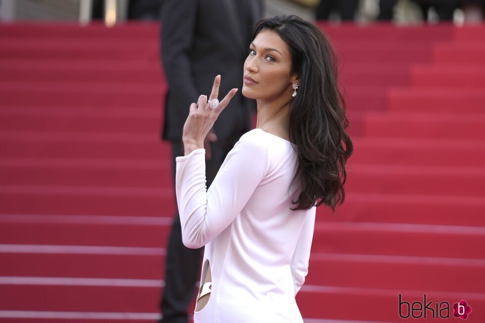 Bella Hadid en la alfombra roja de Cannes 2022