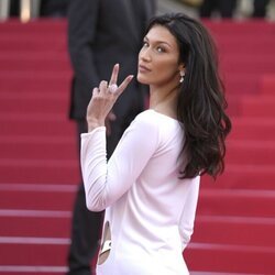 Bella Hadid en la alfombra roja de Cannes 2022