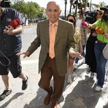 José Antonio en el santuario de la Virgen de Regla por el 16 aniversario de la muerte de Rocío Jurado