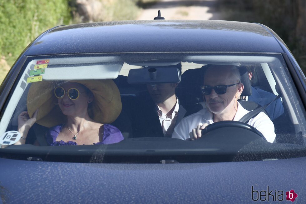 Kubrat de Bulgaria y Carla Royo Villanova llegando a la boda de Mafalda de Bulgaria