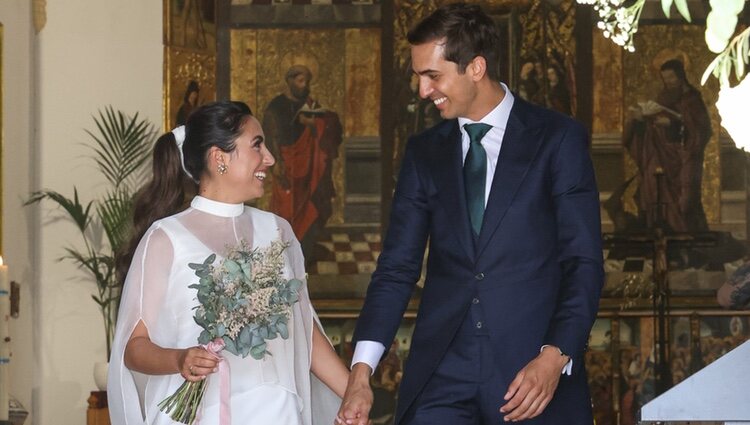 Lorenzo Díaz y Paloma de la Hoz en la iglesia después de contraer matrimonio