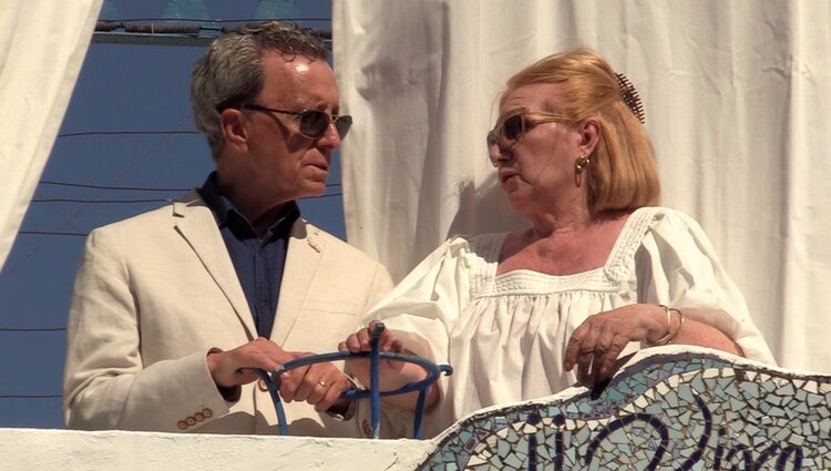 José Ortega Cano y Gloria Mohedano en el balcón viendo la procesión de la Virgen de Regla