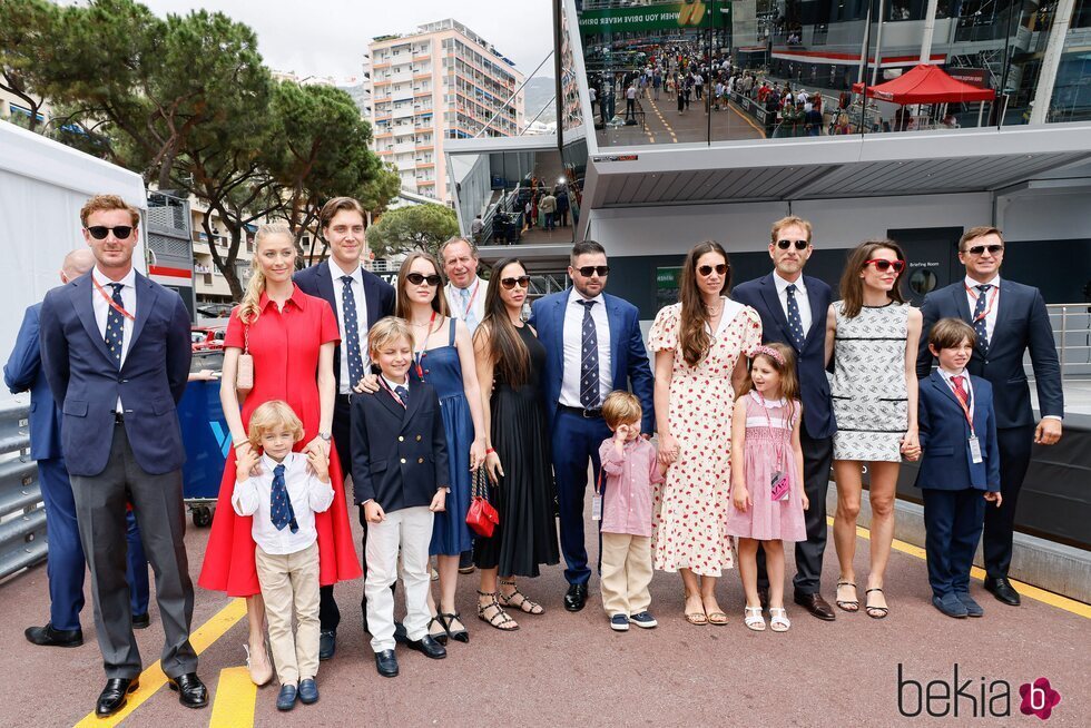 Andrea Casiraghi y Tatiana Santo Domingo con sus hijos, Carlota Casiraghi y su hijo, Pierre Casiragh y Beatrice Borromeo con su hijo, Alexandra de Hannover