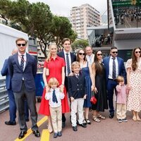 Andrea Casiraghi y Tatiana Santo Domingo con sus hijos, Carlota Casiraghi y su hijo, Pierre Casiragh y Beatrice Borromeo con su hijo, Alexandra de Hannover