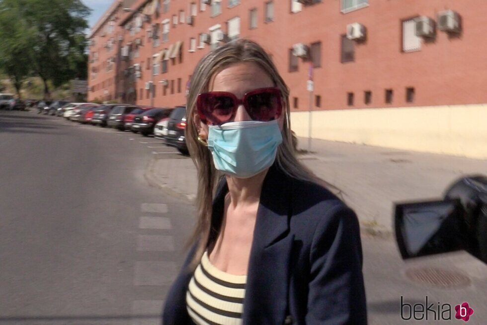 Arantxa Palomino, mujer de Luis Lorenzo, llegando a los Juzgados de Arganda del Rey para comparecer