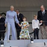 Alberto y Charlene de Mónaco y sus hijos Jacques y Gabriella de Mónaco en el Gran Premio de F1 de Mónaco 2022