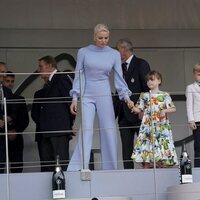 Alberto y Charlene de Mónaco y sus hijos Jacques y Gabriella de Mónaco en el Gran Premio de F1 de Mónaco 2022