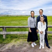 Victoria y Daniel de Suecia y Estela de Suecia en Linkoping