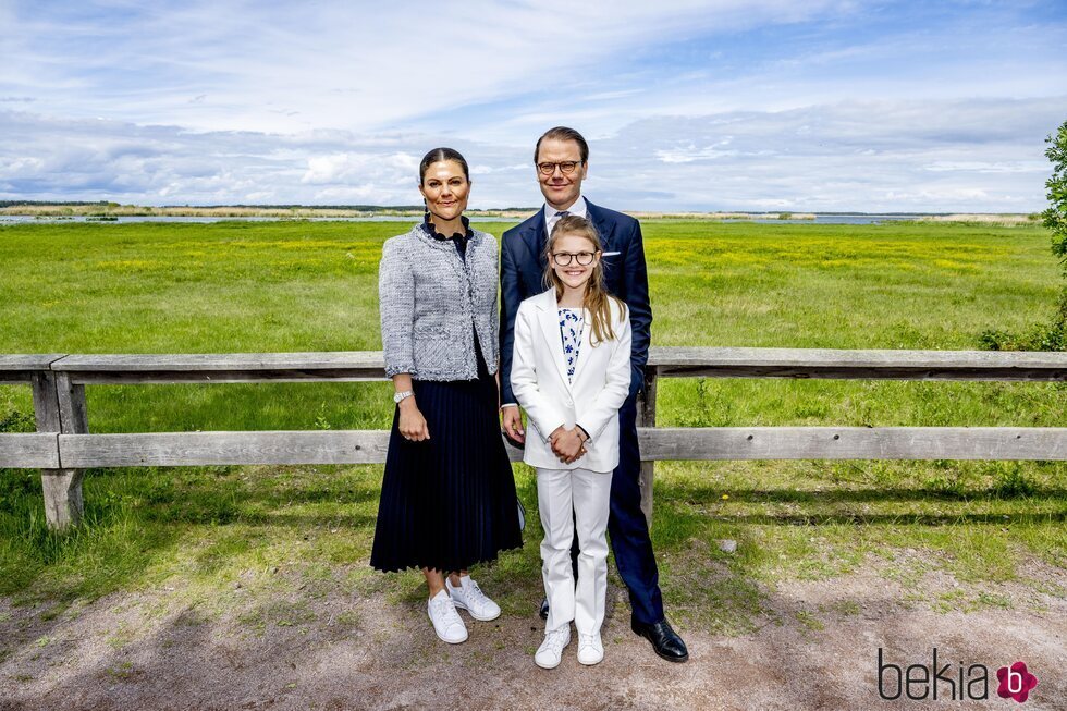 Victoria y Daniel de Suecia y Estela de Suecia en Linkoping