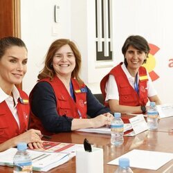 La Reina Letizia en una reunión de trabajo en la Oficina Técnica de Cooperación en Mauritania durante su viaje de cooperación