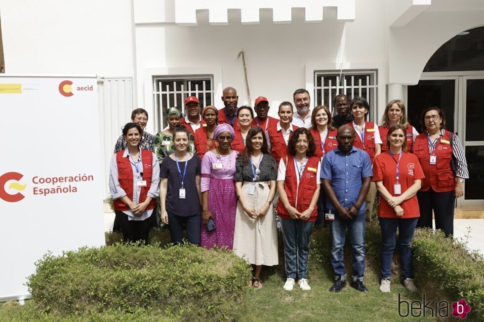 La Reina Letizia en su visita a la Oficina Técnica de Cooperación en Mauritania durante su viaje de cooperación a Mauritania