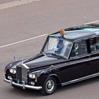 La Reina Isabel en coche en Trooping the Colour 2022 en el Jubileo de Platino