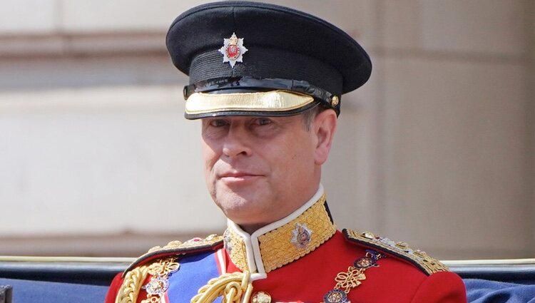 El Príncipe Eduardo en un carruaje en Trooping the Colour 2022 por el Jubileo de Platino