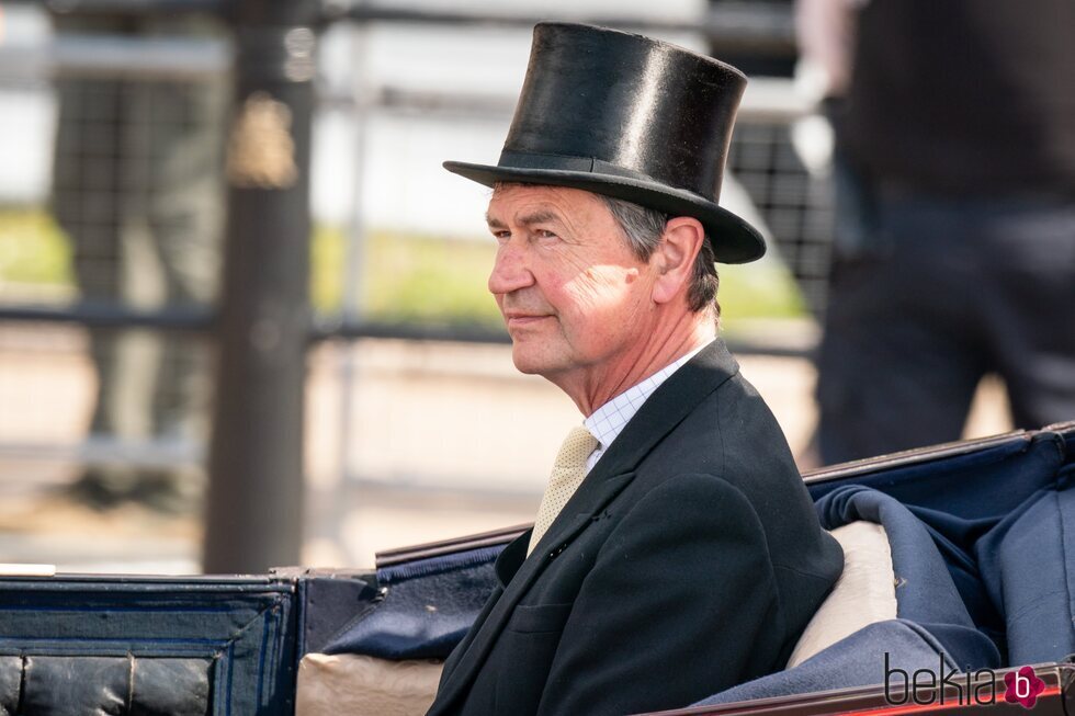 Sir Timothy Laurence en un carruaje en Trooping the Colour 2022 por el Jubileo de Platino