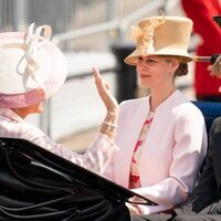 Lady Louise y James Mountbatten-Windsor en un carruaje en Trooping the Colour 2022 por el Jubileo de Platino