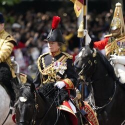 La Princesa Ana desfilando en Trooping the Colour 2022 por el Jubileo de Platino