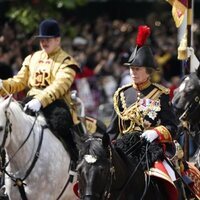 La Princesa Ana desfilando en Trooping the Colour 2022 por el Jubileo de Platino