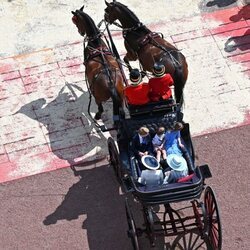 Camilla Parker, Kate Middleton y los Príncipes Jorge, Carlota y Luis en un carruaje en Trooping the Colour 2022 por el Jubileo de Platino