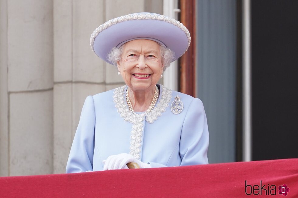 La Reina Isabel muy sonriente en Trooping the Colour 2022 por el Jubileo de Platino