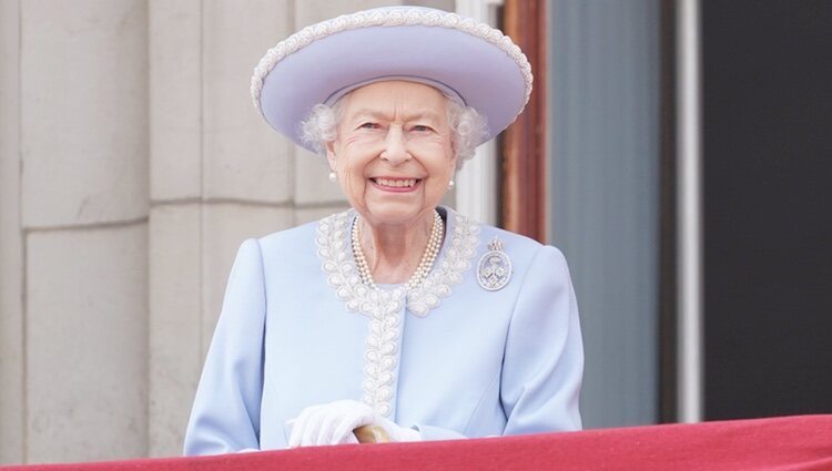 La Reina Isabel muy sonriente en Trooping the Colour 2022 por el Jubileo de Platino