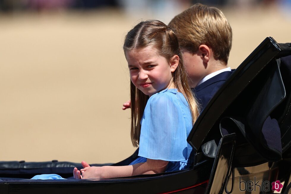 La Princesa Carlota en carruaje en Trooping the Colour 2022 por el Jubileo de Platino