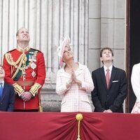 El Príncipe Guillermo, el Príncipe Eduardo y Sophie de Wessex con sus hijos en Trooping the Colour 2022 por el Jubileo de Platino