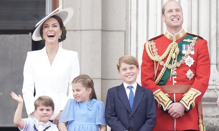 El Príncipe Guillermo y Kate Middleton con sus hijos en Trooping the Colour 2022 por el Jubileo de Platino