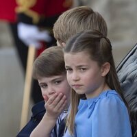 El Príncipe Luis y la Princesa Carlota en un carruaje en Trooping the Colour 2022 por el Jubileo de Platino