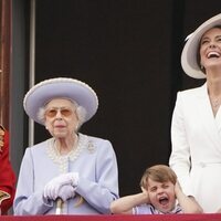 La Reina Isabel, Kate Middleton, la Princesa Carlota y el Príncipe Luis en Trooping the Colour 2022 por el Jubileo de Platino