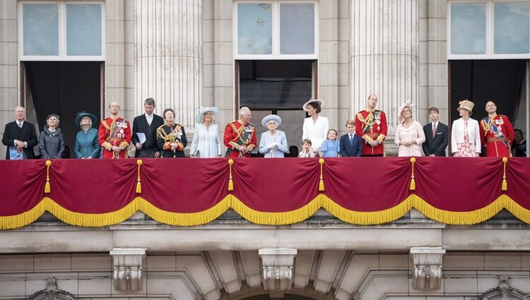 Los miembros de la Casa Real Británica en Trooping the Colour 2022 por el Jubileo