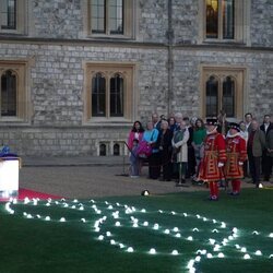 La Reina Isabel tras encender el 'Árbol de los Árboles' por el Jubileo de Platino en Windsor Castle