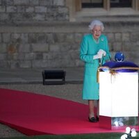 La Reina Isabel tras haber encendido el 'Árbol de los Árboles' y las antorchas por el Jubileo de Platino en Windsor Castle