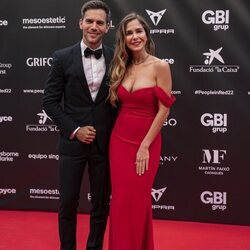 Marc Clotet y Natalia Sánchez en el photocall de People in Red 2022 en Barcelona